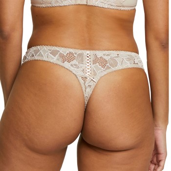Sans Complexe Arum Thong