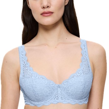 Triumph BH Amourette Wired Bra With Lace Ljusblå B 80 Dam | apparel & accessories - clothing - underwear & socks - bras | ModeLejon